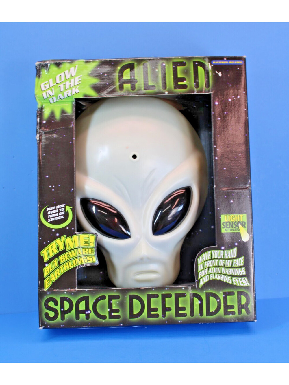 Vtg NIB Space Defender Alien Head Interactive Wall Decor Halloween Light Sensor